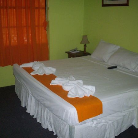 The Bakadeer Inn Belize City Esterno foto